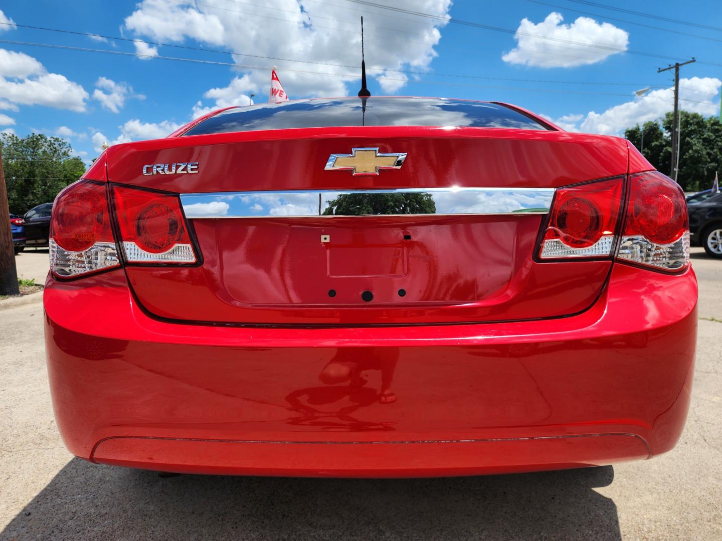 2014 RED Chevrolet Cruze LS (1G1PA5SH2E7) with an 1.8L L4 DOHC 16V FFV engine, 6-Speed Automatic transmission, located at 2660 S.Garland Avenue, Garland, TX, 75041, (469) 298-3118, 32.885387, -96.656776 - Welcome to DallasAutos4Less, one of the Premier BUY HERE PAY HERE Dealers in the North Dallas Area. We specialize in financing to people with NO CREDIT or BAD CREDIT. We need proof of income, proof of residence, and a ID. Come buy your new car from us today!! This is a very well cared for 2014 CH - Photo#4